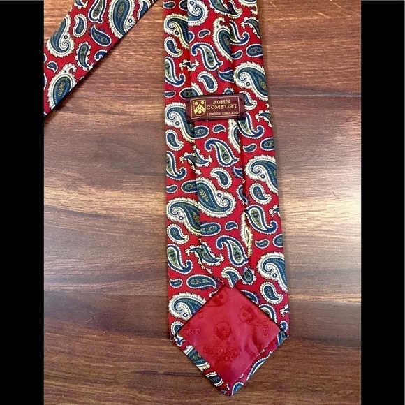 JOHN COMFORT London England All Silk Paisley Print on Red Necktie - Picture 3 of 9